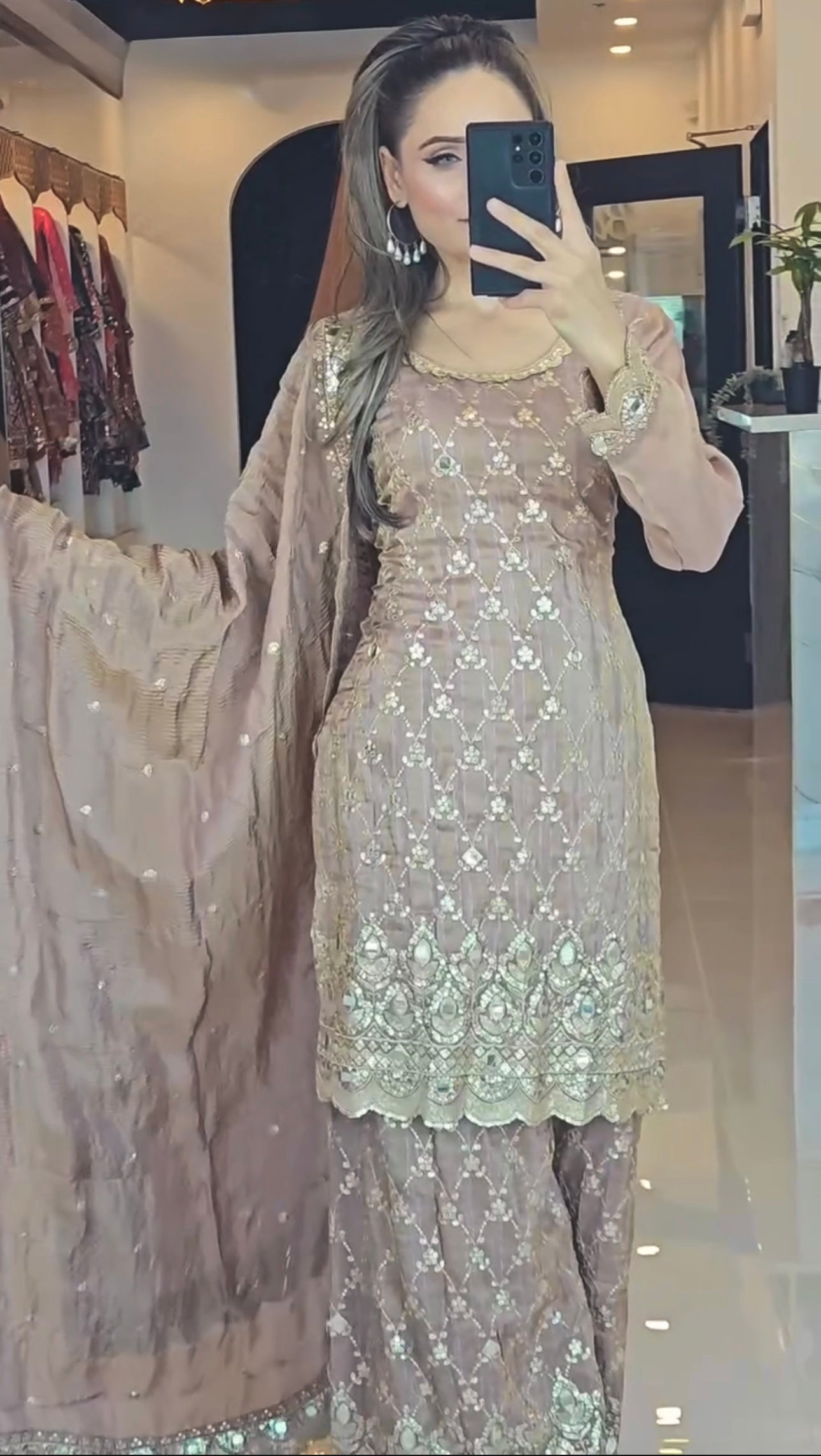 Golden Grace A Timeless Touch of Elegance KF-839