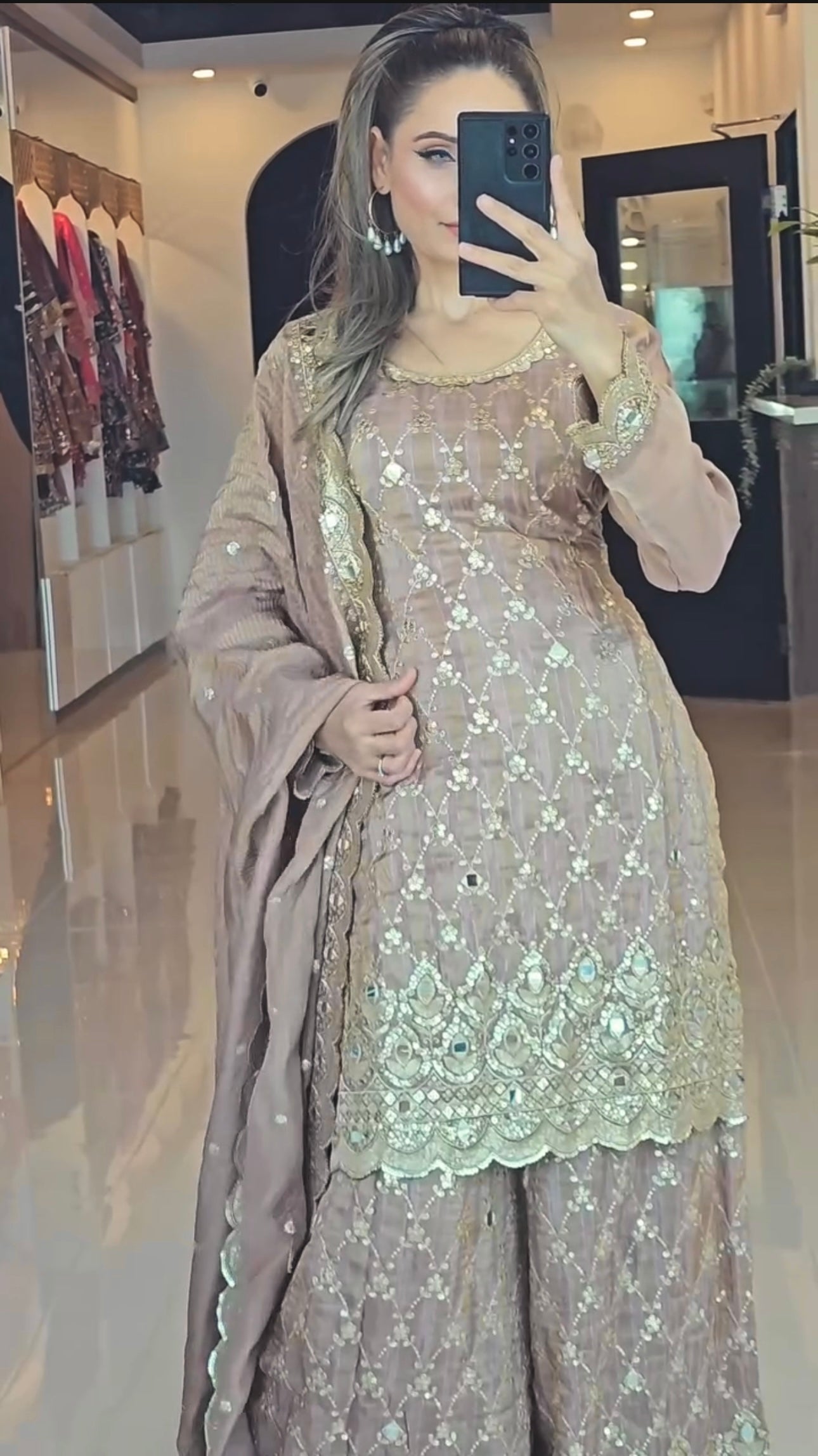 Golden Grace A Timeless Touch of Elegance KF-839