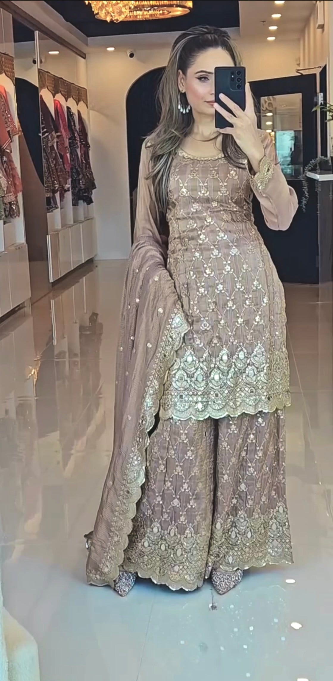 Golden Grace A Timeless Touch of Elegance KF-839